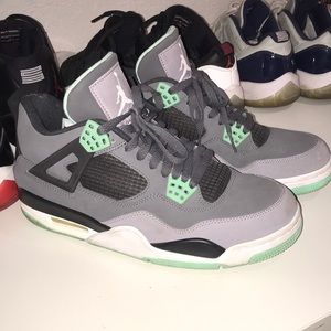 Jordan retro 4 Green Glow Size 9